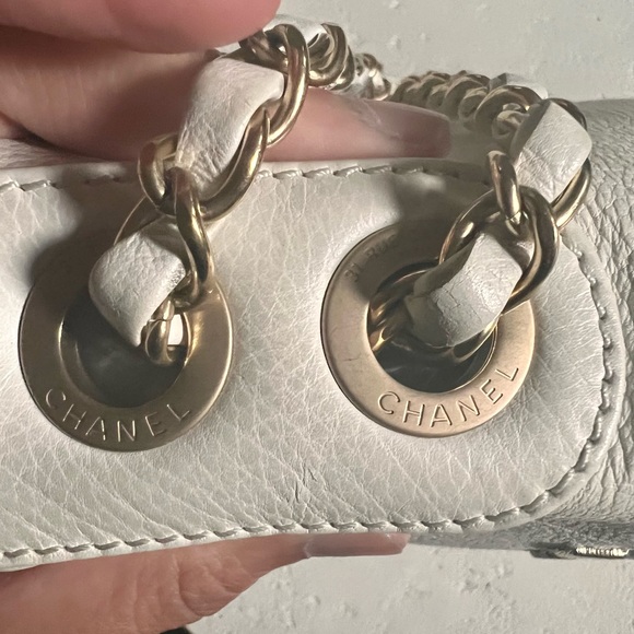 SALE ✨ CHANEL Authentic Vintage White Mosaic CC Calfskin Leather Maxi Flap Bag - Picture 8 of 16